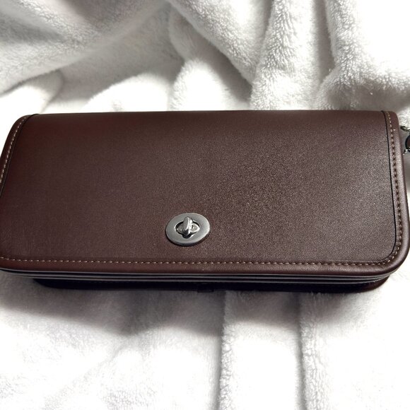 Coach Dinky bag in maple.  Like new - Picture 1 of 7
